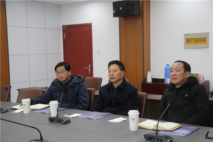 王玉平校长介绍了马鞍山二中的办学特色,校园建设与近年来我校高考