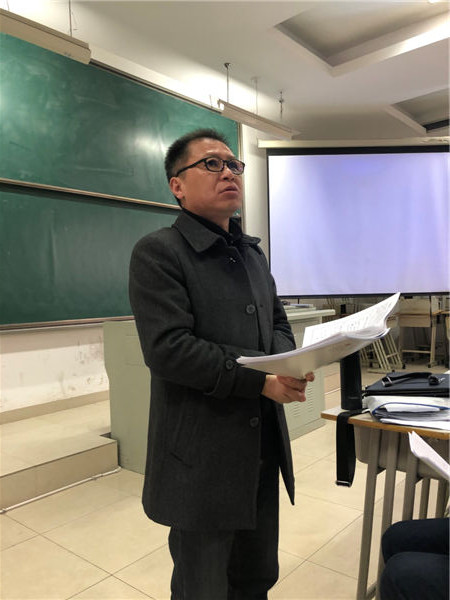 最后,分别由主持人何翔老师和市教研员蒋宝童老师对本次活动进行捉後