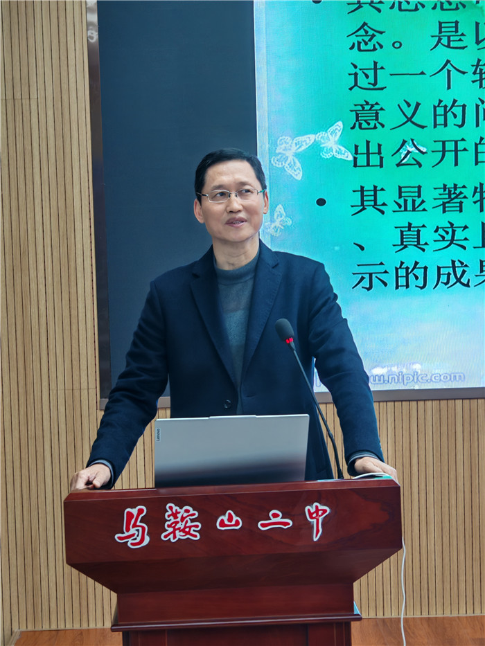 2 王忠文老师演讲.jpg