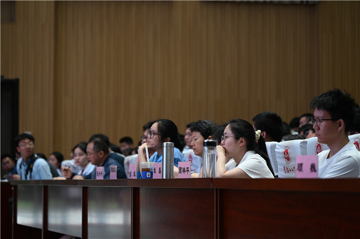 评委.jpg 评委.jpg